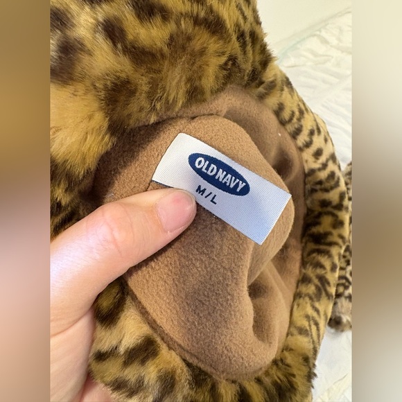 Old Navy Leopard Faux-Fur Hat & Mittens Set – M/L - Picture 3 of 6